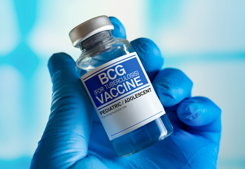 doctor-holding-a-vial-of-BCG-immunotherapy