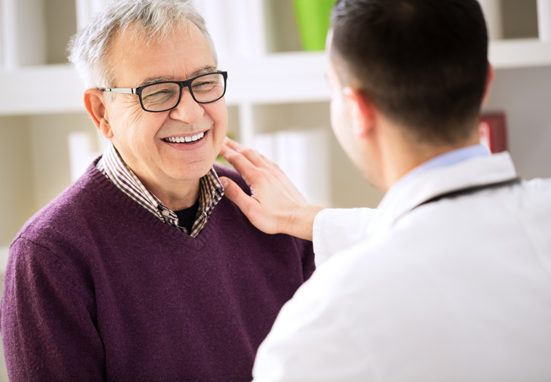 doctor-meeting-with-patient-before-open-surgery